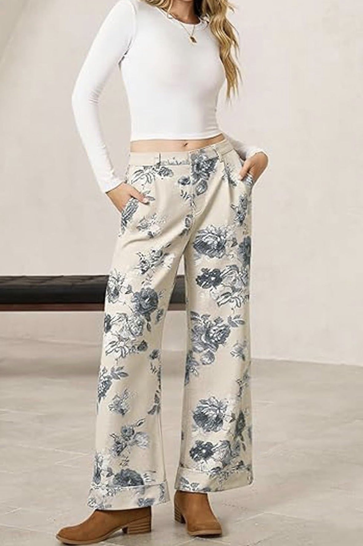 Jean femme cropped à coupe large et imprimé floral