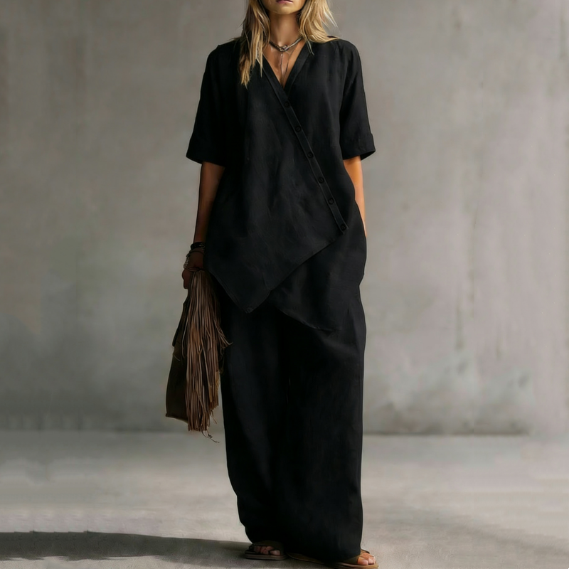 Ensemble femme composé d'un haut asymétrique et d'un pantalon à jambes larges