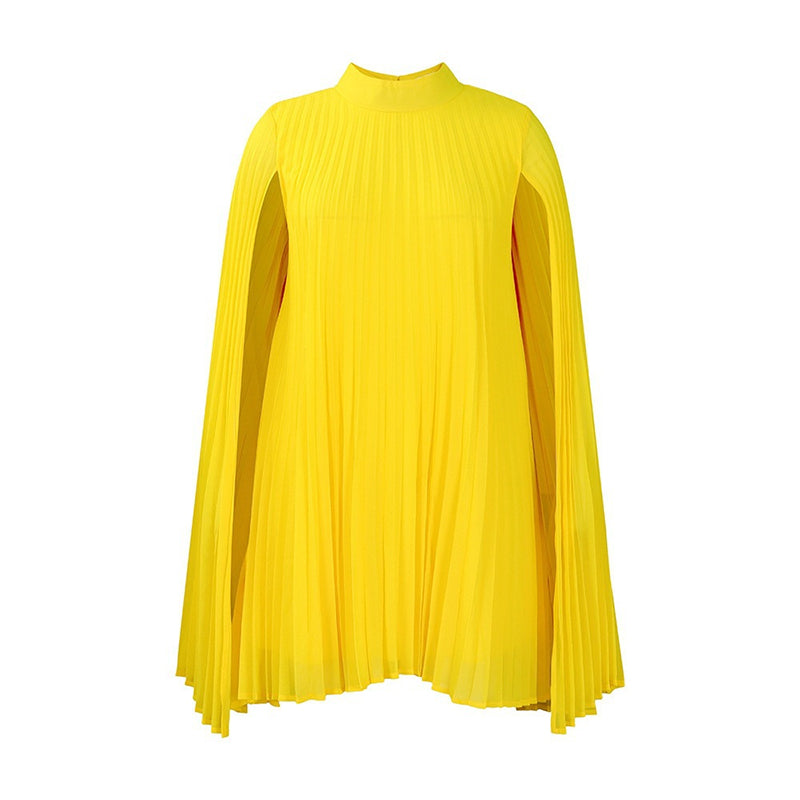 Tendance du momentâđ Robe plissĂ©e Ă©lĂ©gante Ă la silhouette cape