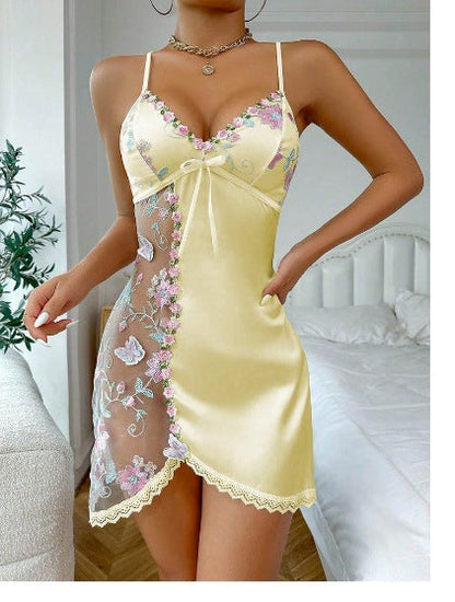 CHEMISE DE NUIT EN SATIN AVEC DENTELLE FLORALE ET DOS OUVERT