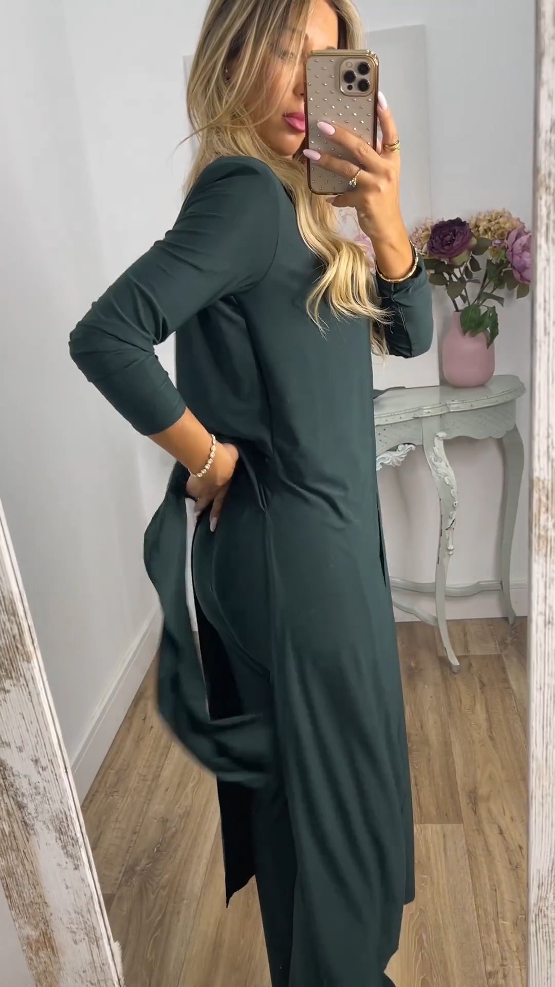 Costume 2 pièces élégant et décontracté avec haut long et pantalon assorti