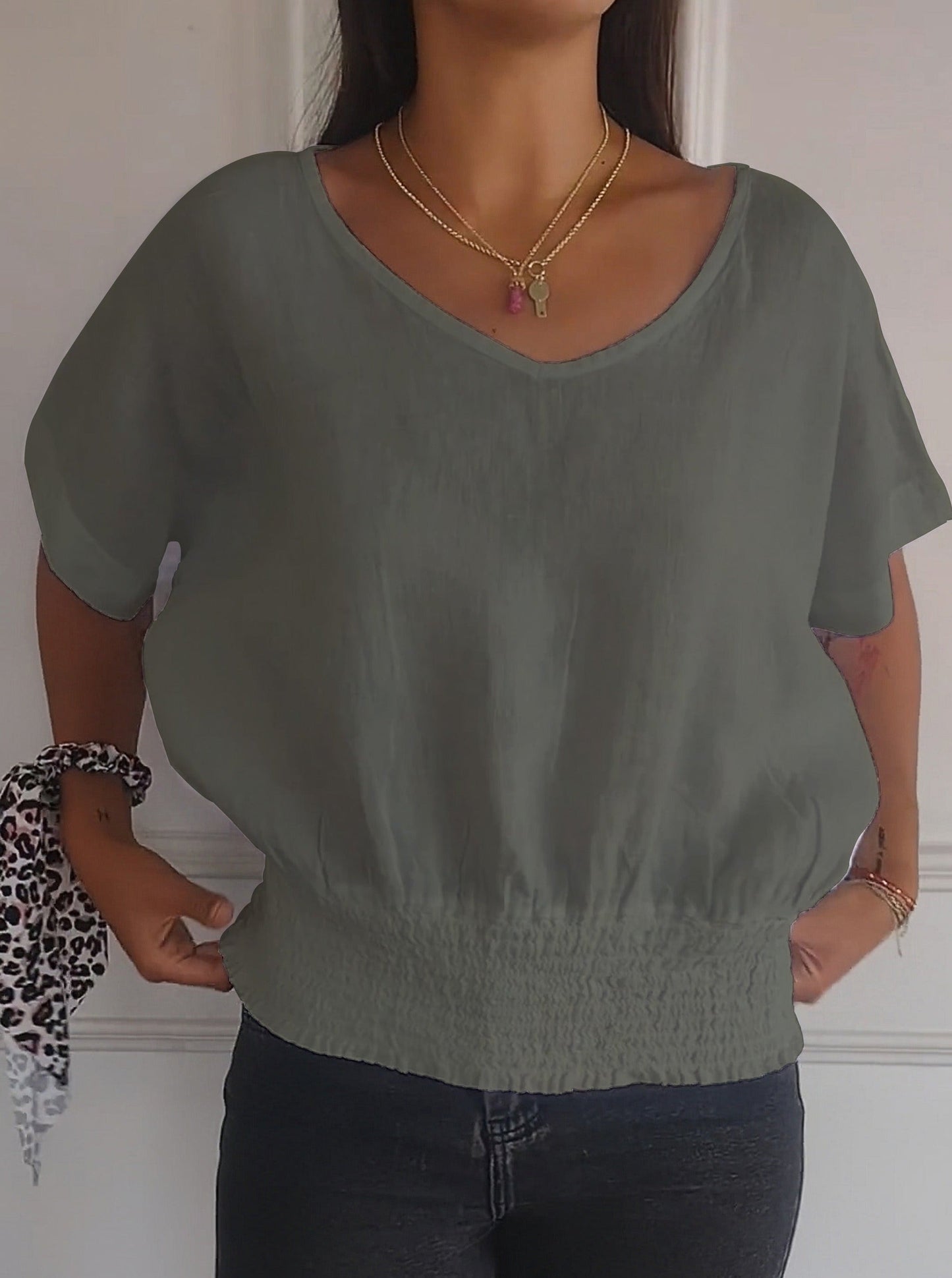 T-shirt simple à manches mi-longues et col en V de couleur unie