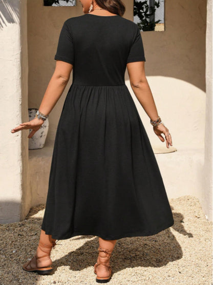 Robe midi grande taille à col V avec volants et manches courtes
