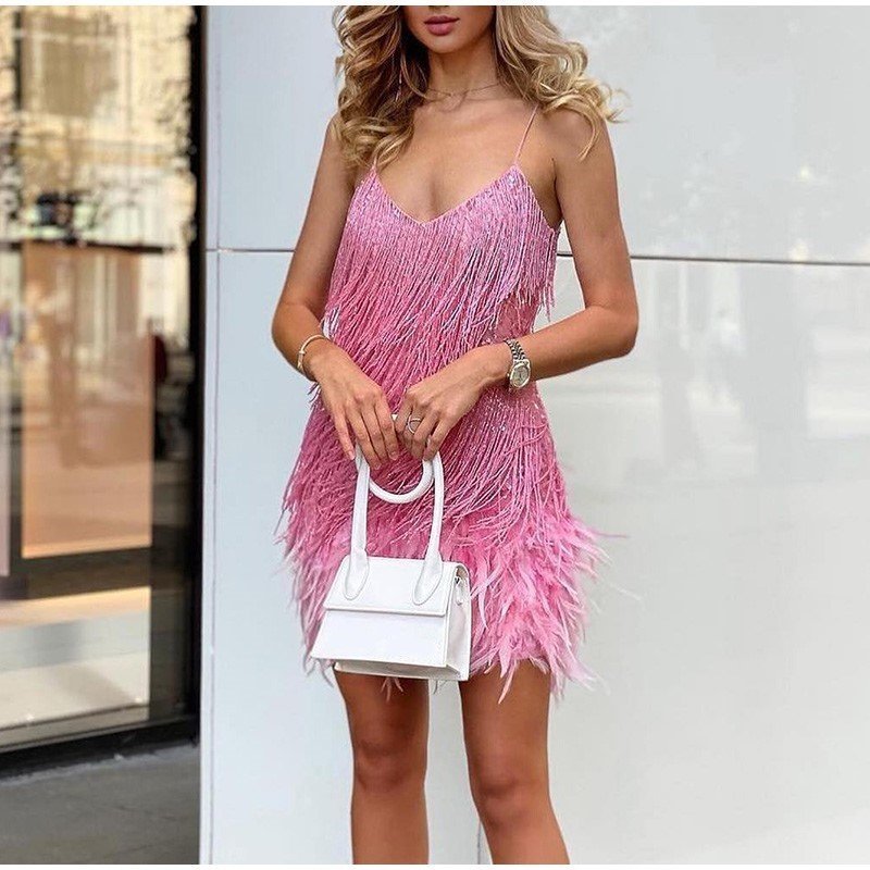 👗 60 % DE RÉDUCTION MAINTENANT ! ✨ Robe à bretelles spaghetti et franges – Paillettes glamour, jupe fluide à volants, parfaite pour une soirée festive 🌟🎉