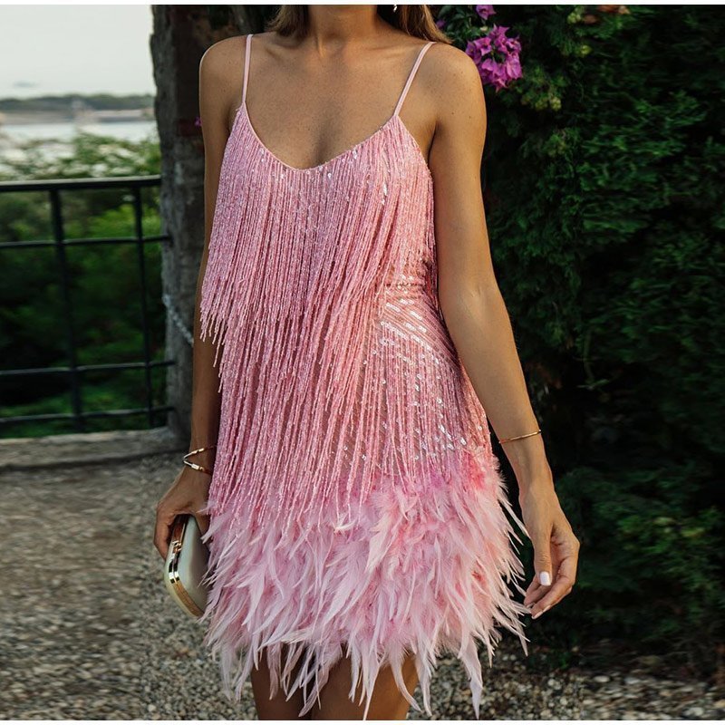 👗 60 % DE RÉDUCTION MAINTENANT ! ✨ Robe à bretelles spaghetti et franges – Paillettes glamour, jupe fluide à volants, parfaite pour une soirée festive 🌟🎉