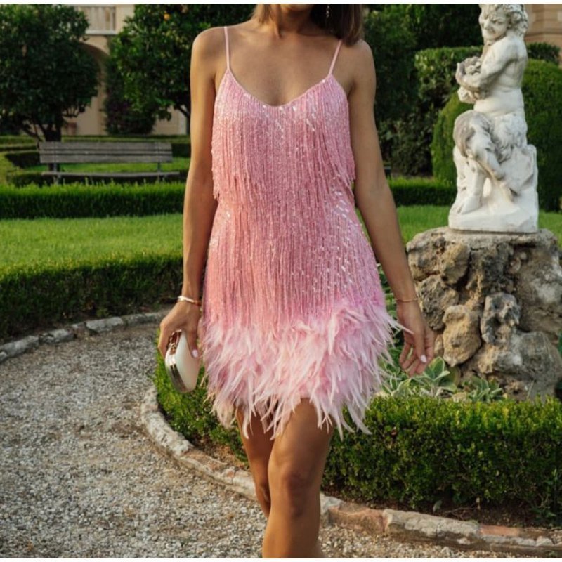 👗 60 % DE RÉDUCTION MAINTENANT ! ✨ Robe à bretelles spaghetti et franges – Paillettes glamour, jupe fluide à volants, parfaite pour une soirée festive 🌟🎉
