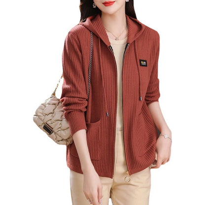 Veste en tricot avec fermeture à glissière de la capuche et poches pratiques