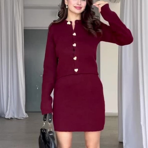 🌟Ensemble femme composé d'un pull en maille avec patte de boutonnage et d'une jupe trapèze de coupe slim