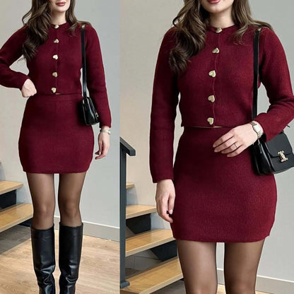 🌟Ensemble femme composé d'un pull en maille avec patte de boutonnage et d'une jupe trapèze de coupe slim