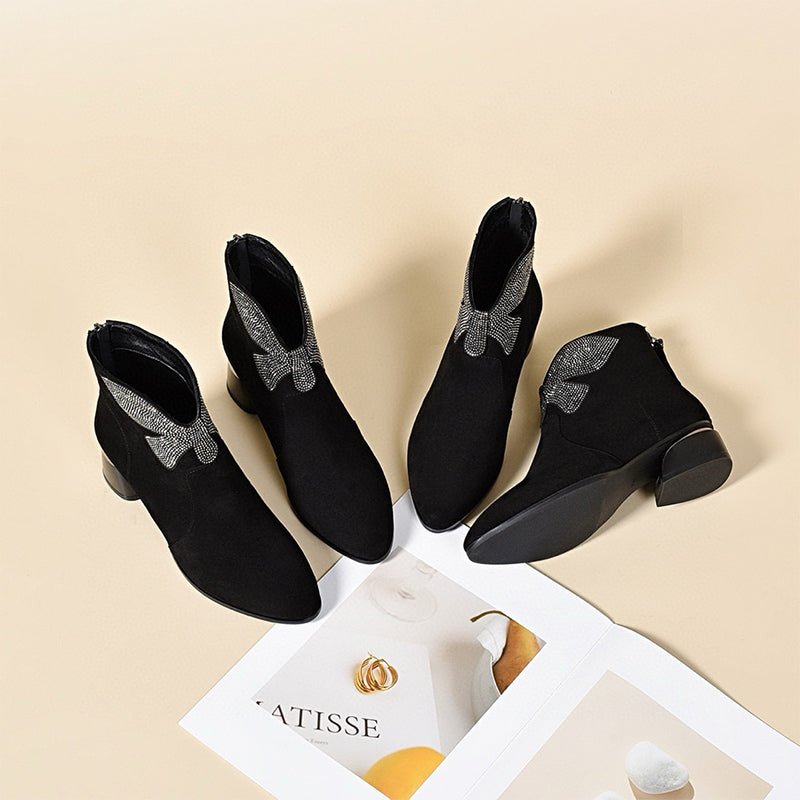 Bottines à bout pointu et à talon épais avec nœud brillant