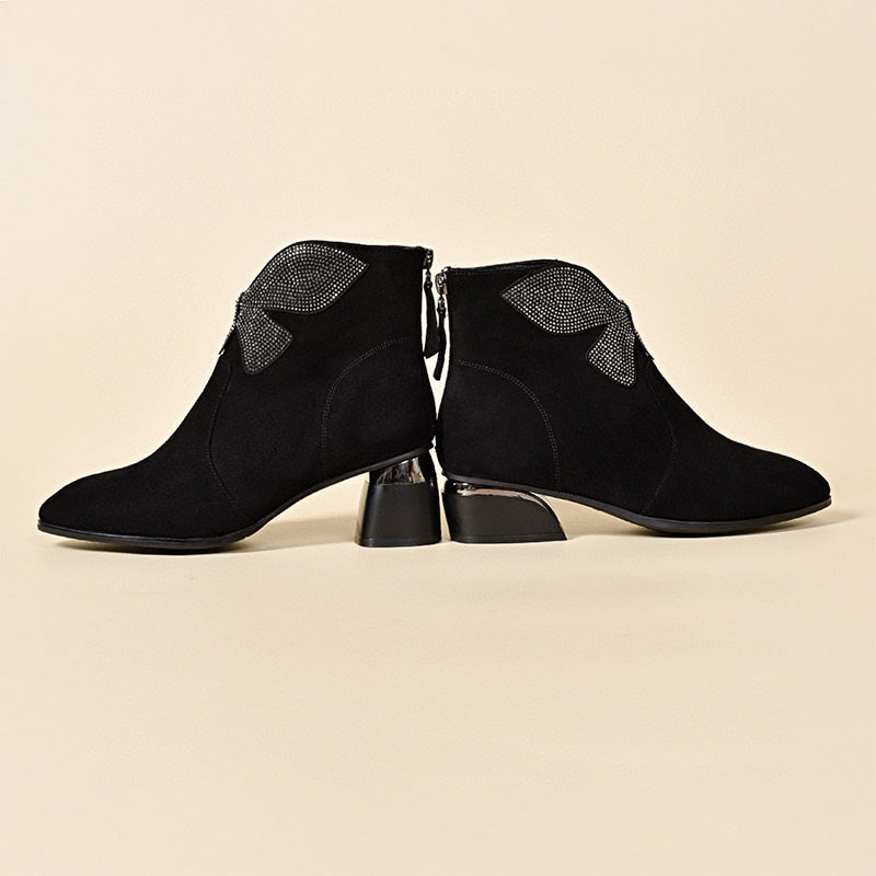 Bottines à bout pointu et à talon épais avec nœud brillant
