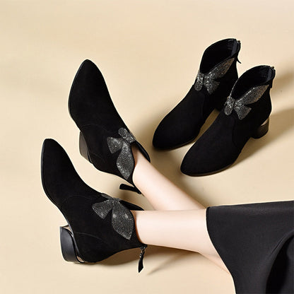 Bottines à bout pointu et à talon épais avec nœud brillant