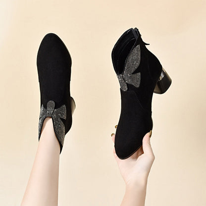 Bottines à bout pointu et à talon épais avec nœud brillant