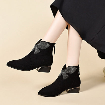 Bottines à bout pointu et à talon épais avec nœud brillant