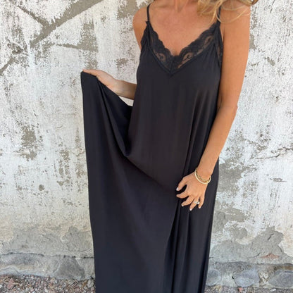 Elégante robe maxi décolleté V à bretelles spaghetti et dentelle pour femme