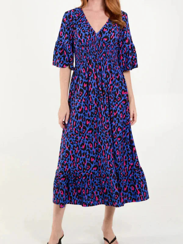 Robe léopard avec taille froncée
