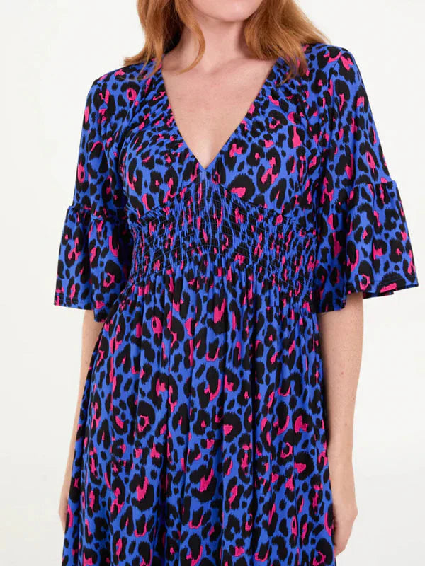 Robe léopard avec taille froncée