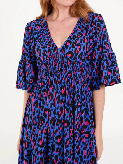 Robe léopard avec taille froncée