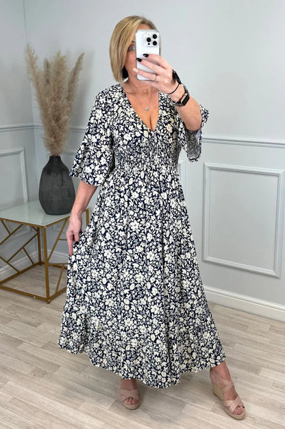 Robe léopard avec taille froncée