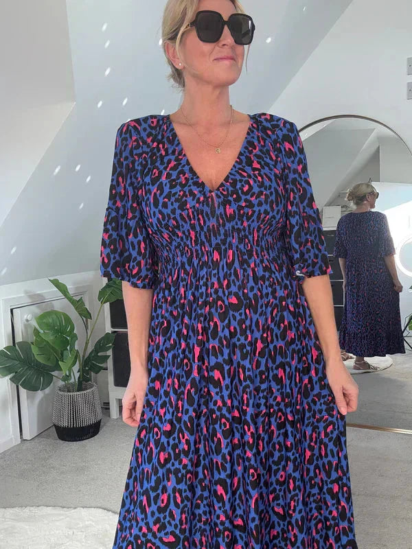 Robe léopard avec taille froncée