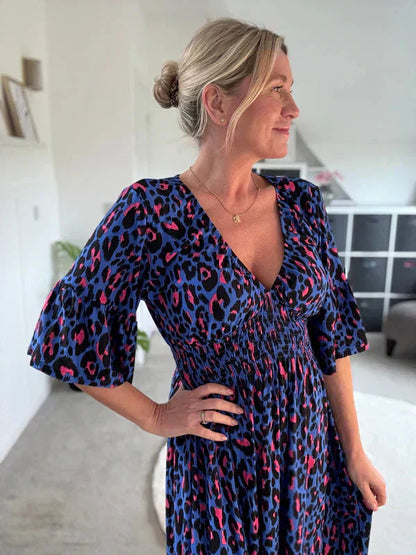 Robe léopard avec taille froncée