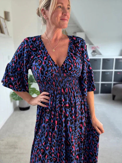 Robe léopard avec taille froncée