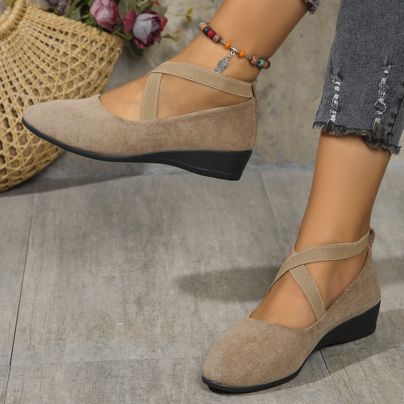 Chaussures élégantes à semelle compensée basse avec bride élastique et couleur unie