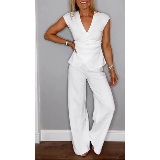 Ensemble élégant pour femme : haut col en V et pantalon