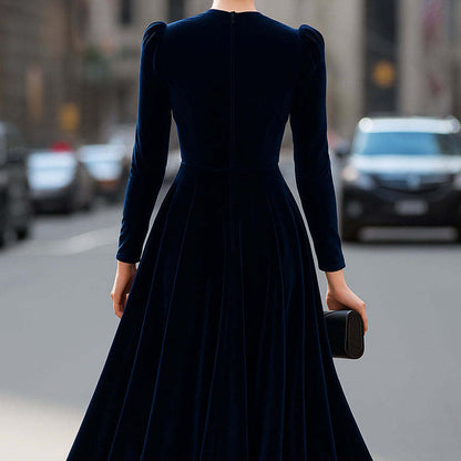 Élégante robe midi à manches longues et coupe trapèze