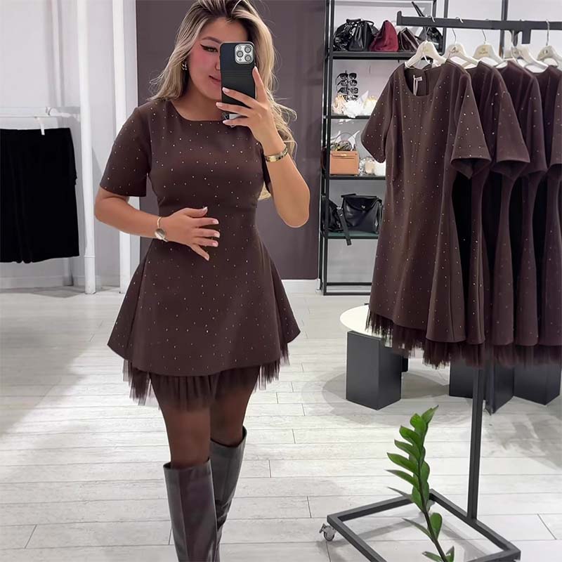 Mini Robe pour Femme Scintillante à Manches Courtes et Dentelle | Élégante et Brillante