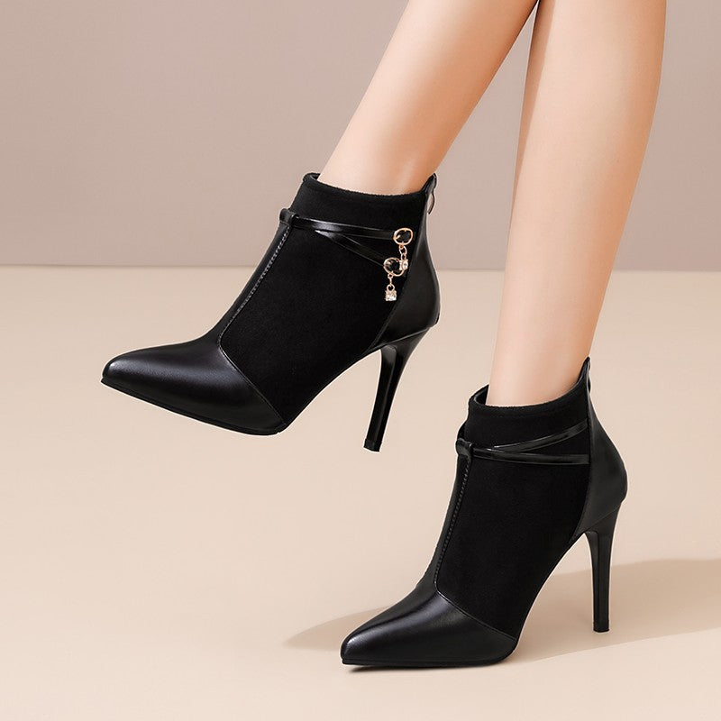 Bottines élégantes à talons aiguilles avec bout pointu