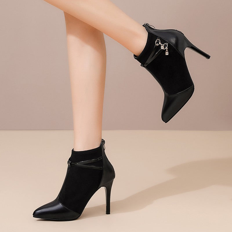 Bottines élégantes à talons aiguilles avec bout pointu