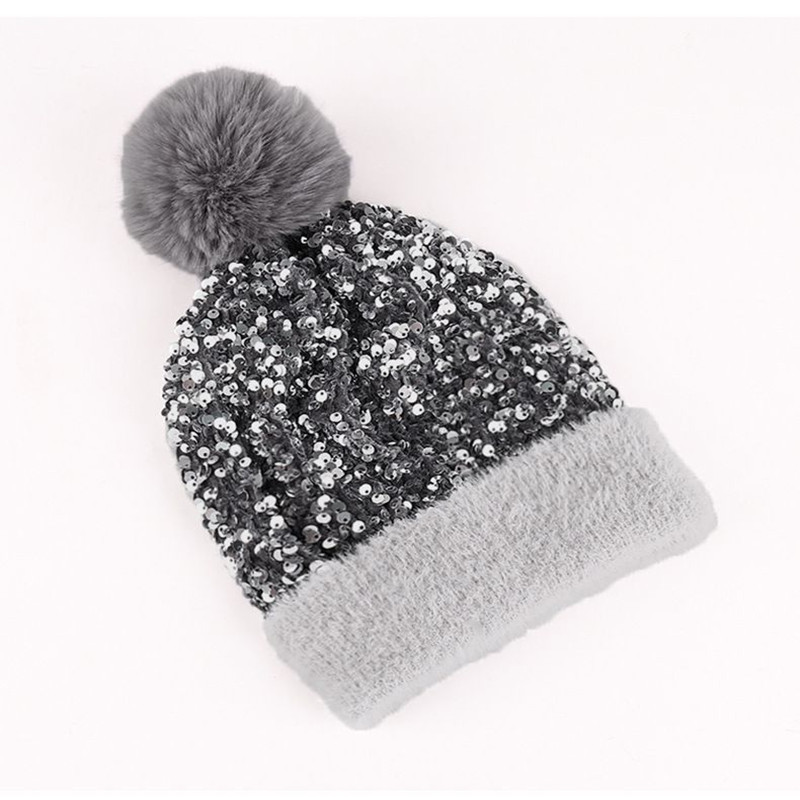 📢50% DE RÉDUCTION✨Bonnet d’Hiver à Pompon & Paillettes Scintillantes – Fausse Fourrure Douce, Ajustement Élastique & Éclat Festif Instantané⚡