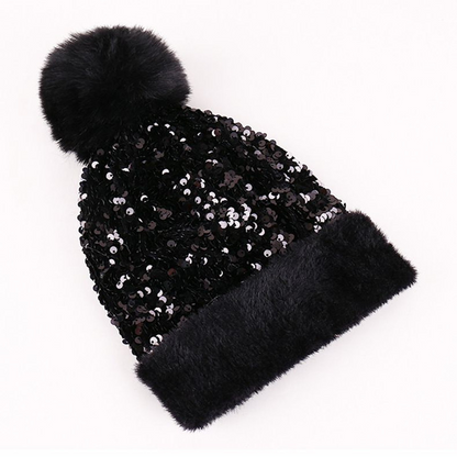 📢50% DE RÉDUCTION✨Bonnet d’Hiver à Pompon & Paillettes Scintillantes – Fausse Fourrure Douce, Ajustement Élastique & Éclat Festif Instantané⚡