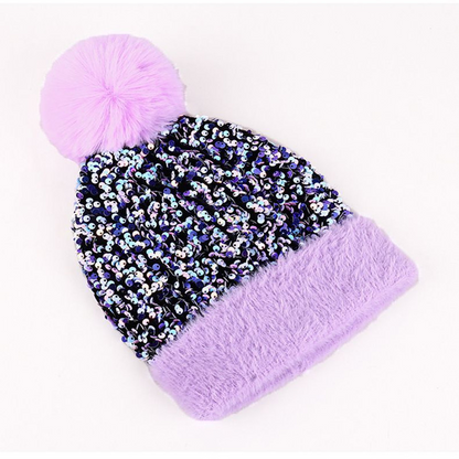📢50% DE RÉDUCTION✨Bonnet d’Hiver à Pompon & Paillettes Scintillantes – Fausse Fourrure Douce, Ajustement Élastique & Éclat Festif Instantané⚡