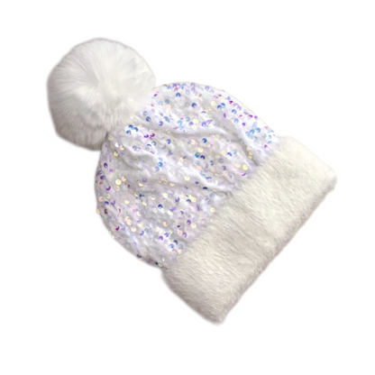 📢50% DE RÉDUCTION✨Bonnet d’Hiver à Pompon & Paillettes Scintillantes – Fausse Fourrure Douce, Ajustement Élastique & Éclat Festif Instantané⚡
