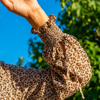 Mini-robe à col en V, manches longues et ourlet volanté pour femme