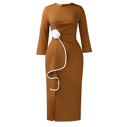 Élégante robe moulante à col rond et volants