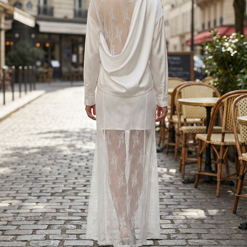 Ensemble femme avec haut boutonné et jupe en dentelle florale