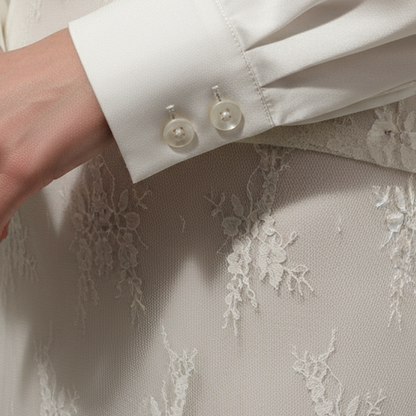 Ensemble femme avec haut boutonné et jupe en dentelle florale