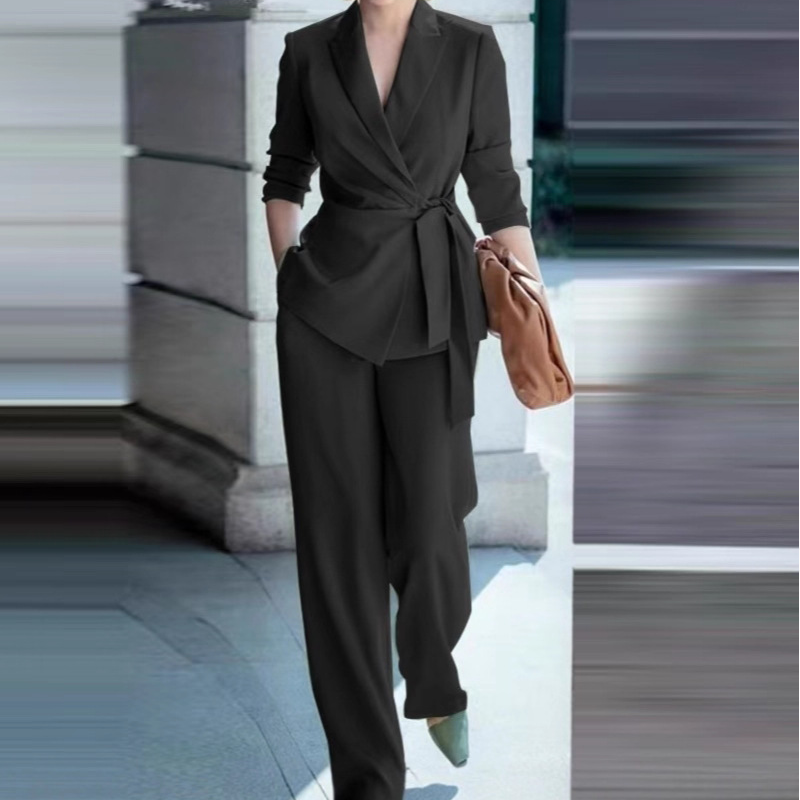 Ensemble élégant pour femme composé d'un blazer à taille nouée et d'un pantalon à jambes larges