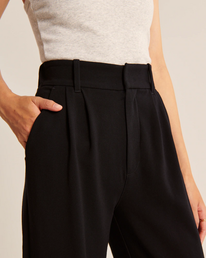 Pantalon taille haute à jambes larges et coupe ajustée