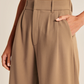 Pantalon taille haute à jambes larges et coupe ajustée