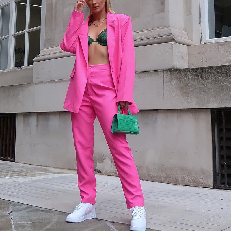 Ensemble élégant pour femme composé d'un blazer et d'un pantalon à jambes larges