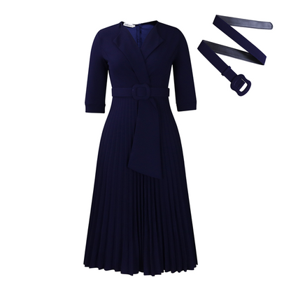 Robe élégante avec encolure en V, plis et ceinture
