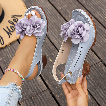 Sandales pour femme à talon bloc avec fleurs 3D et bout ouvert