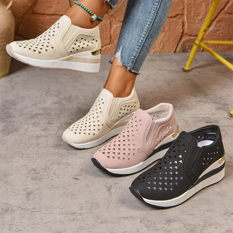Baskets compensées à enfiler pour femmes à design ajouré