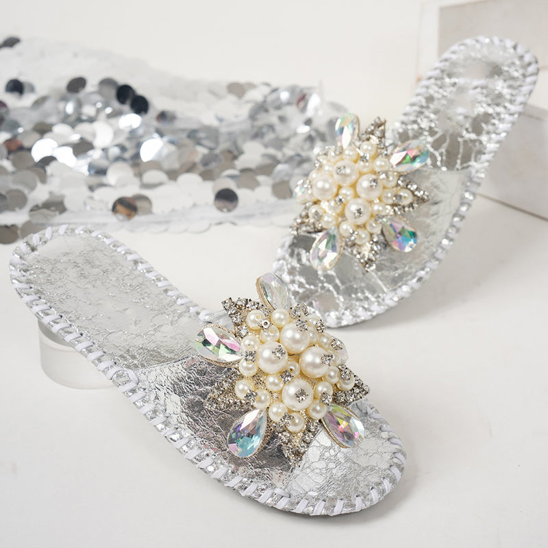 Sandales à enfiler femme ornées de perles et strass