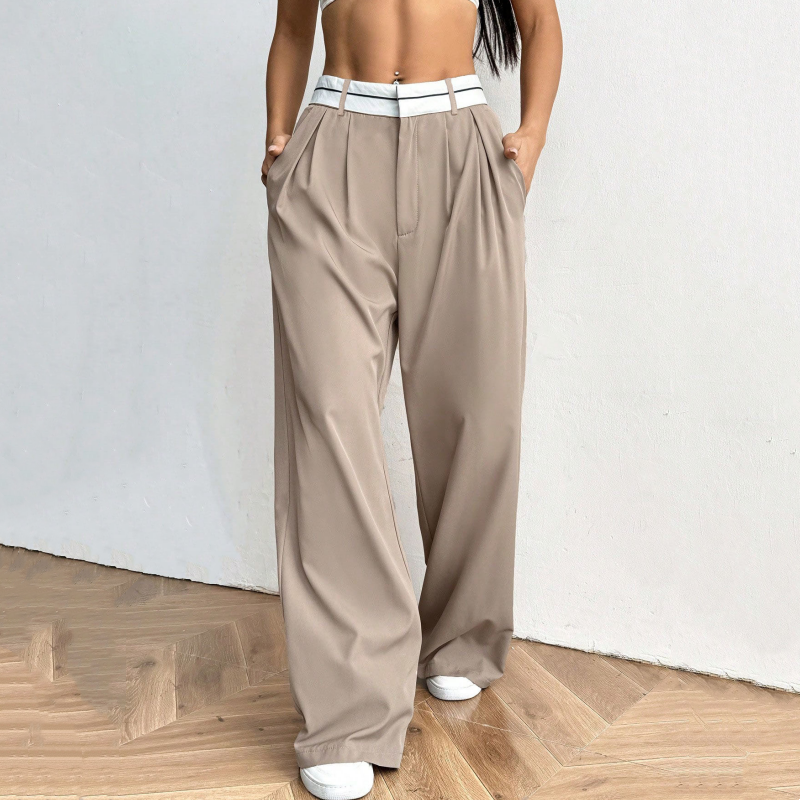 Pantalon de costume pour femme à jambes larges avec ceinture contrastée