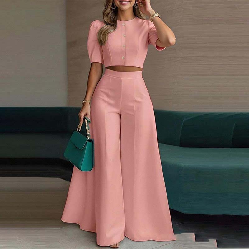 Ensemble élégant composé d'un haut court à manches bouffantes et d'un pantalon à jambes larges